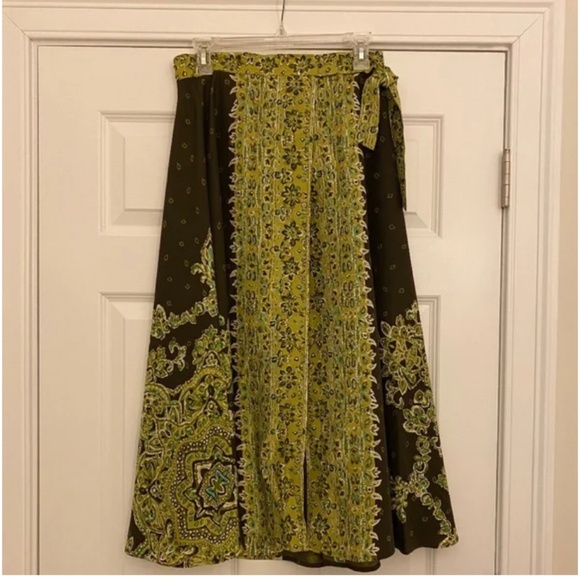 STUNNING Silk Skirt - Picture 9 of 9